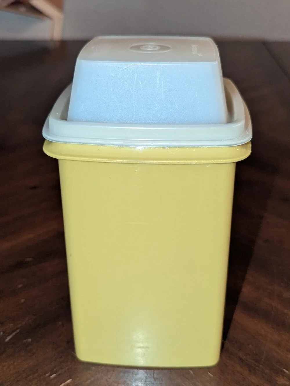 Vintage Tupperware Green Pickle Keeper With Strainer & Lid Model 1330-3 Made USA
